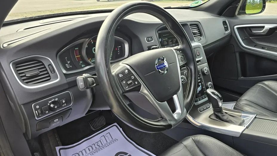 VOLVO V60 -