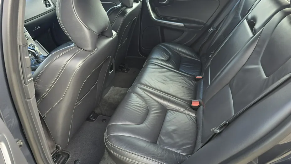 VOLVO V60 -