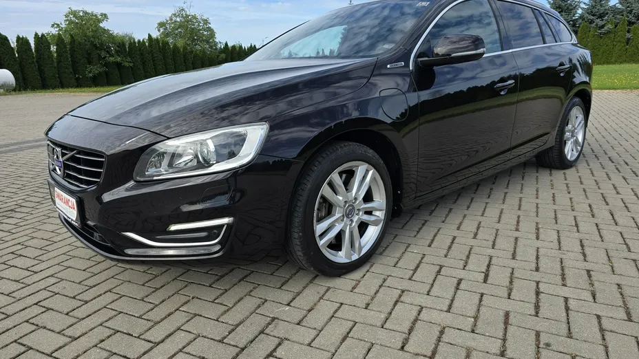 VOLVO V60 -