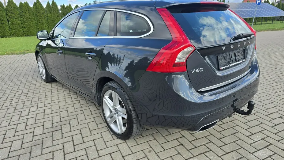 VOLVO V60 -