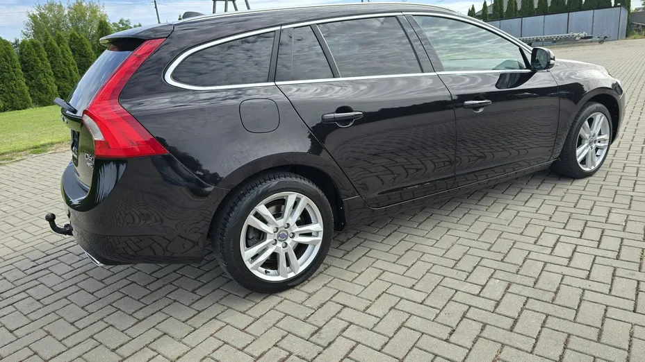 VOLVO V60 -