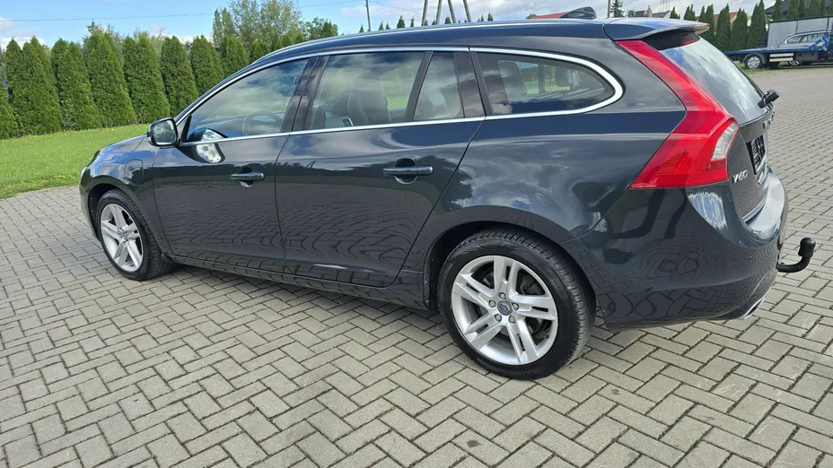 VOLVO V60 -