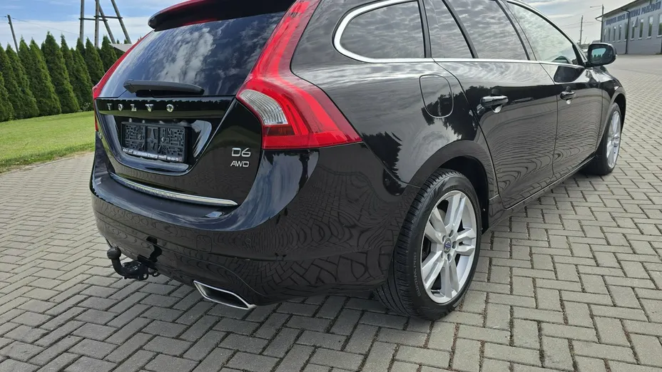 VOLVO V60 -