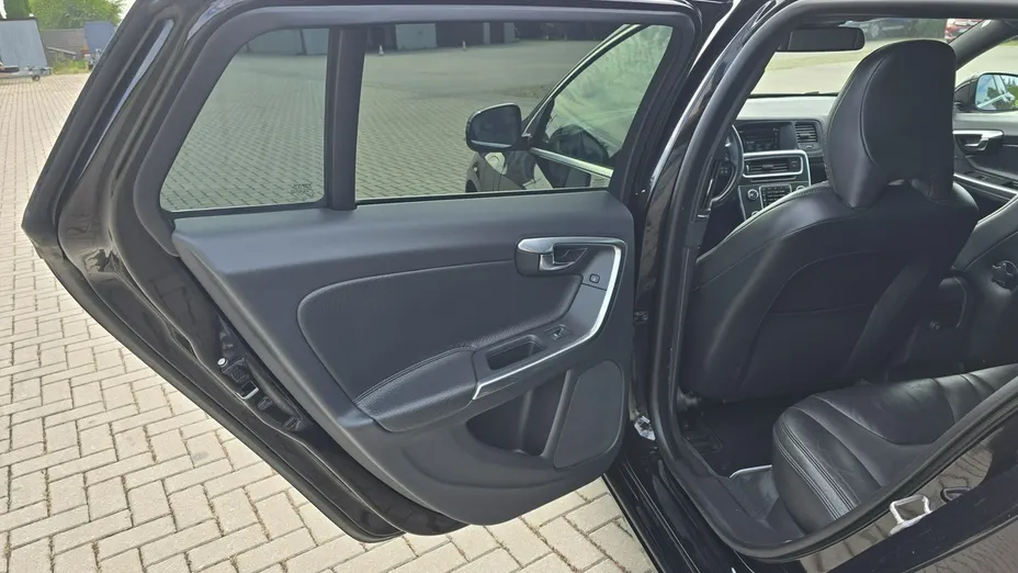 VOLVO V60 -