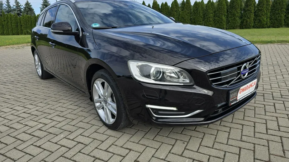 VOLVO V60 -