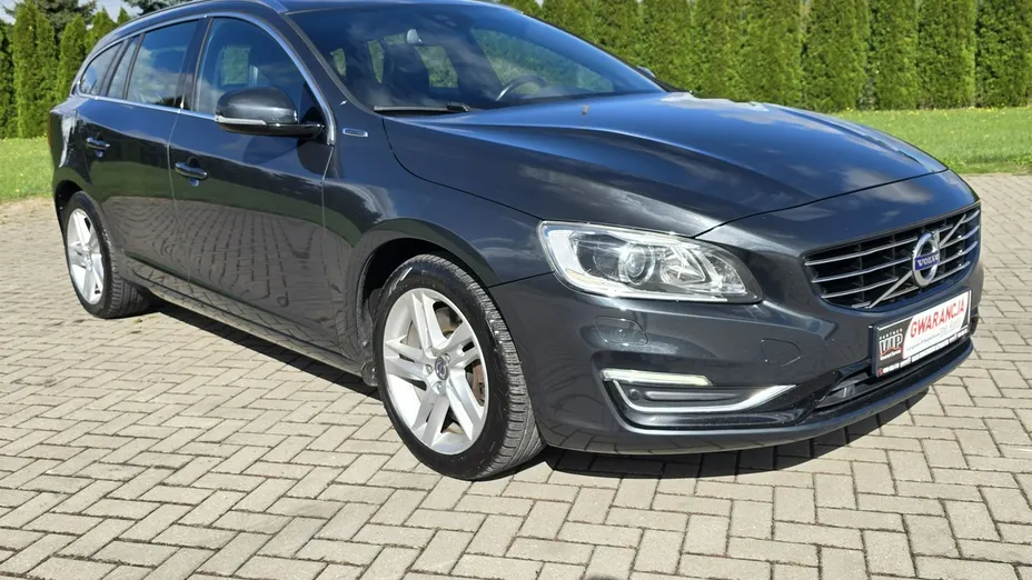 VOLVO V60 -