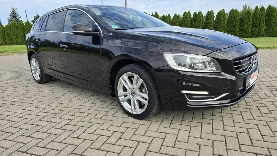 VOLVO V60 -