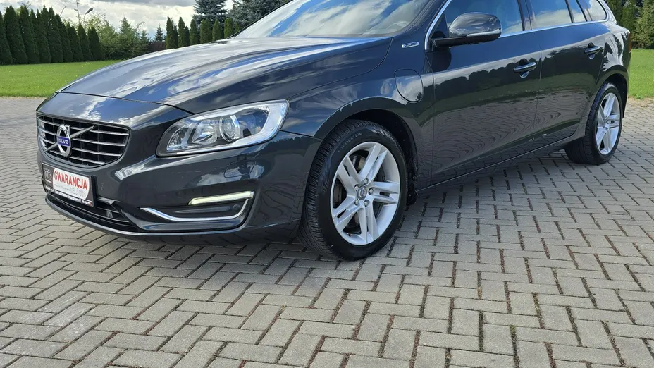 VOLVO V60 -