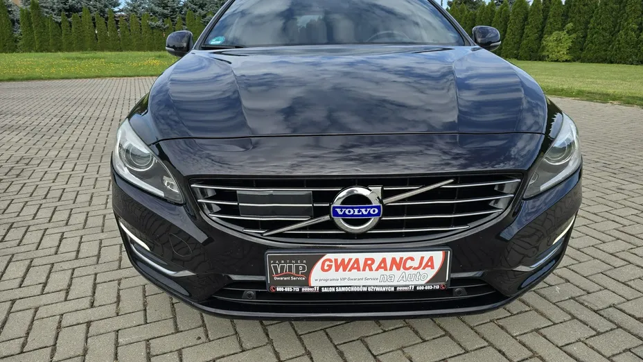 VOLVO V60 -