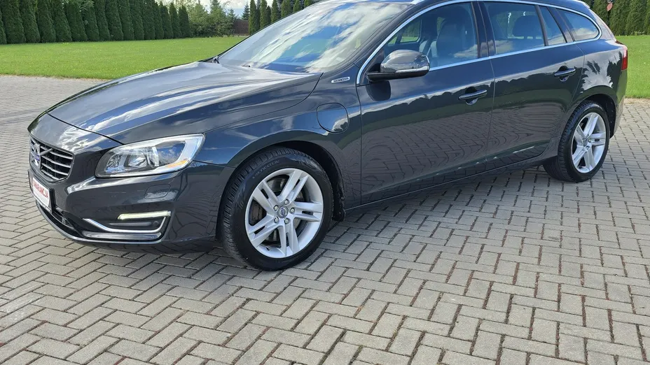 VOLVO V60 -