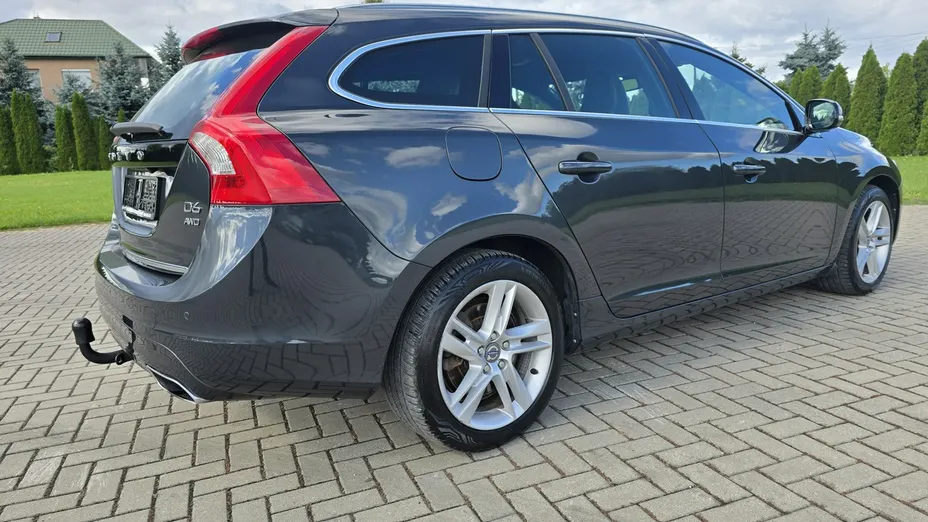 VOLVO V60 -