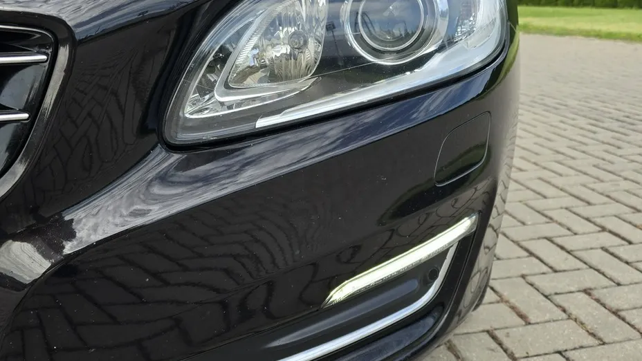 VOLVO V60 -