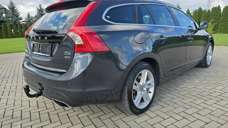 VOLVO V60 -