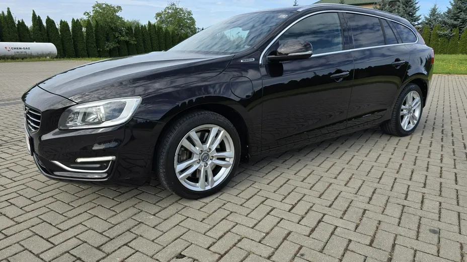 VOLVO V60 -