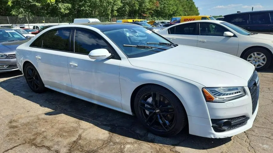 AUDI A8 -