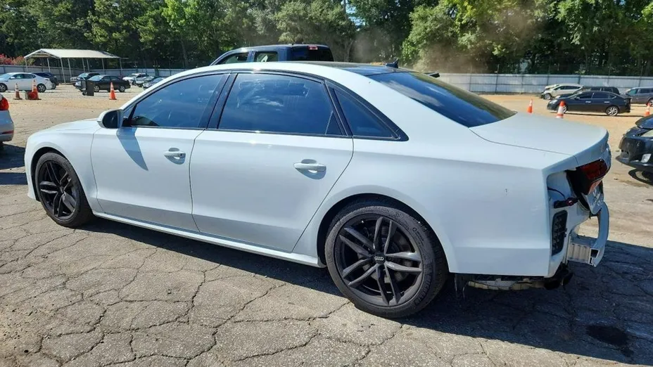 AUDI A8 -
