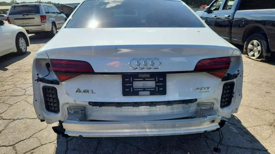 AUDI A8 -