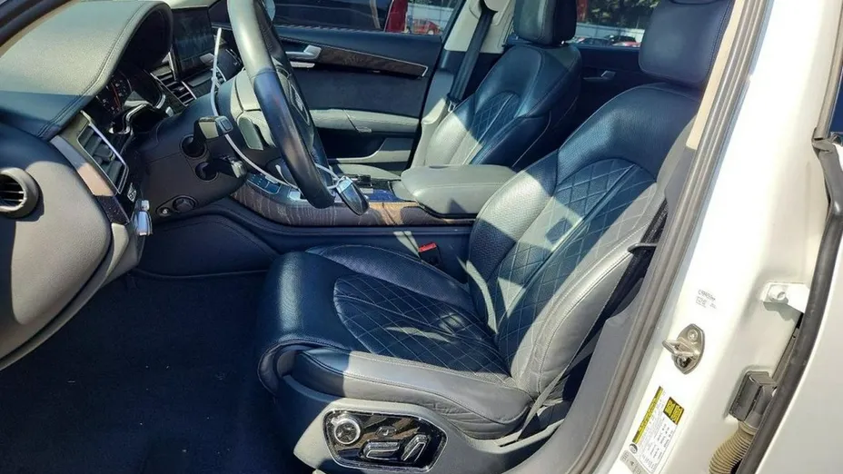 AUDI A8 -