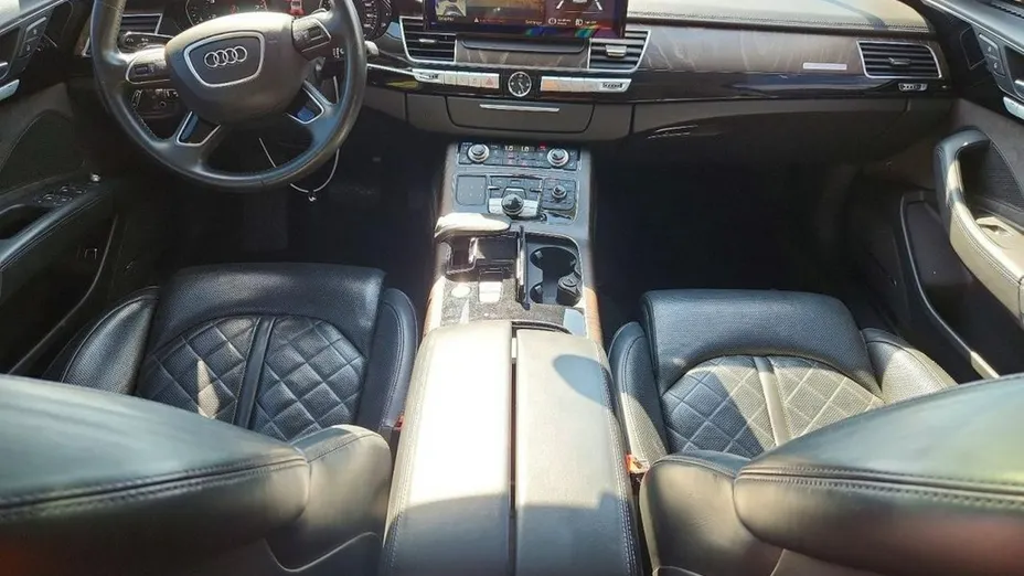 AUDI A8 -