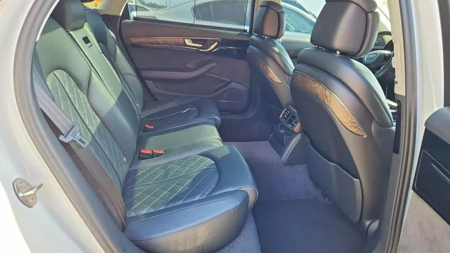 AUDI A8 -
