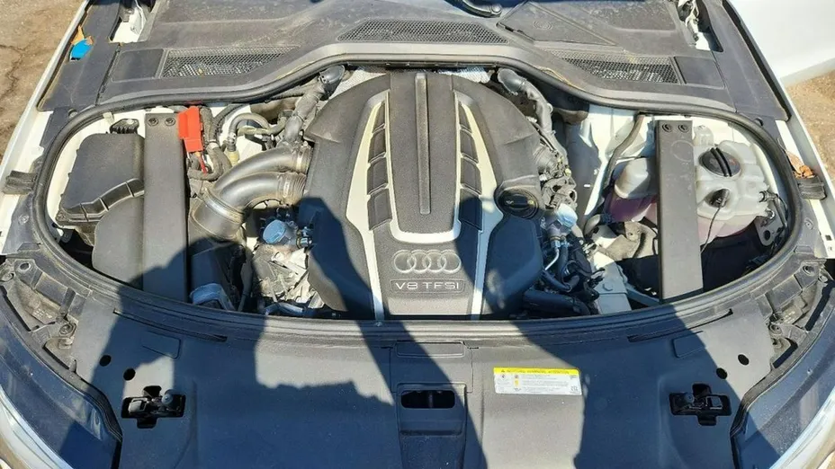 AUDI A8 -