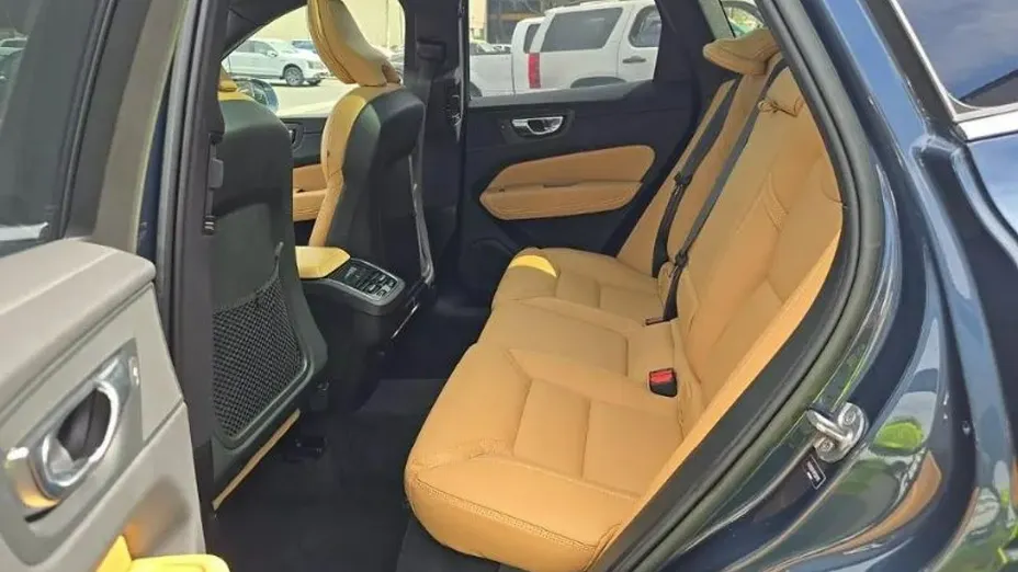 VOLVO XC60 -