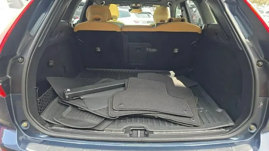 VOLVO XC60 -