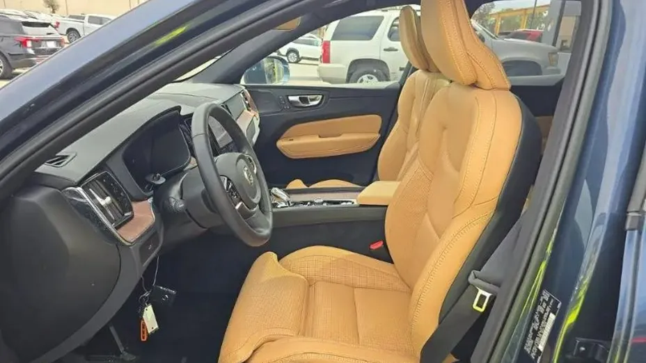 VOLVO XC60 -