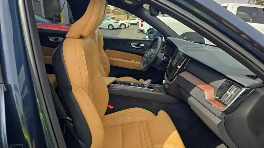 VOLVO XC60 -