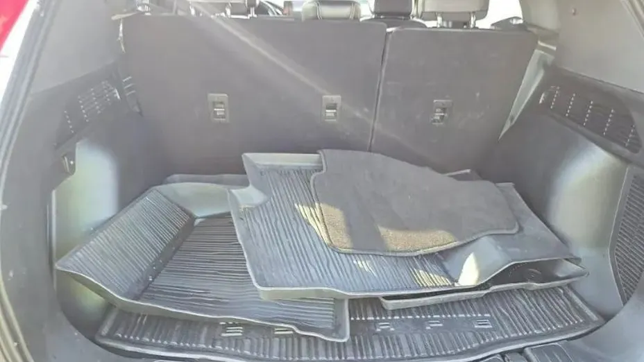 FORD Escape -