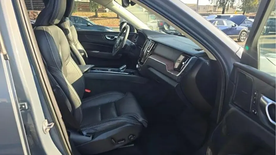VOLVO XC60 -