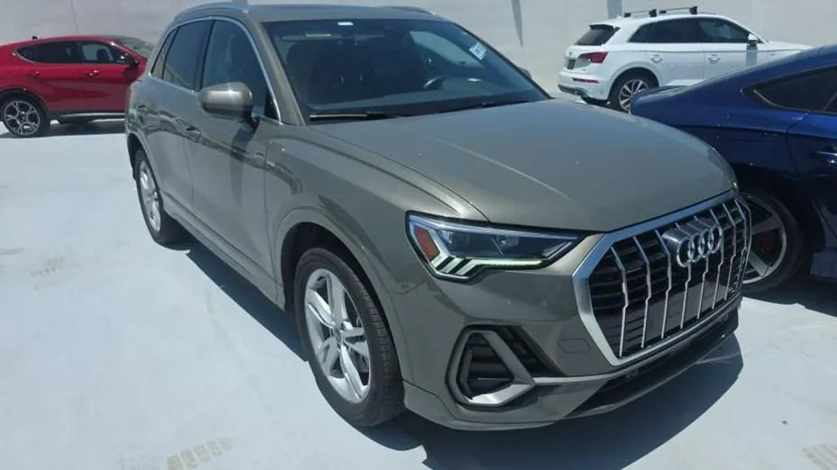 AUDI Q3 -