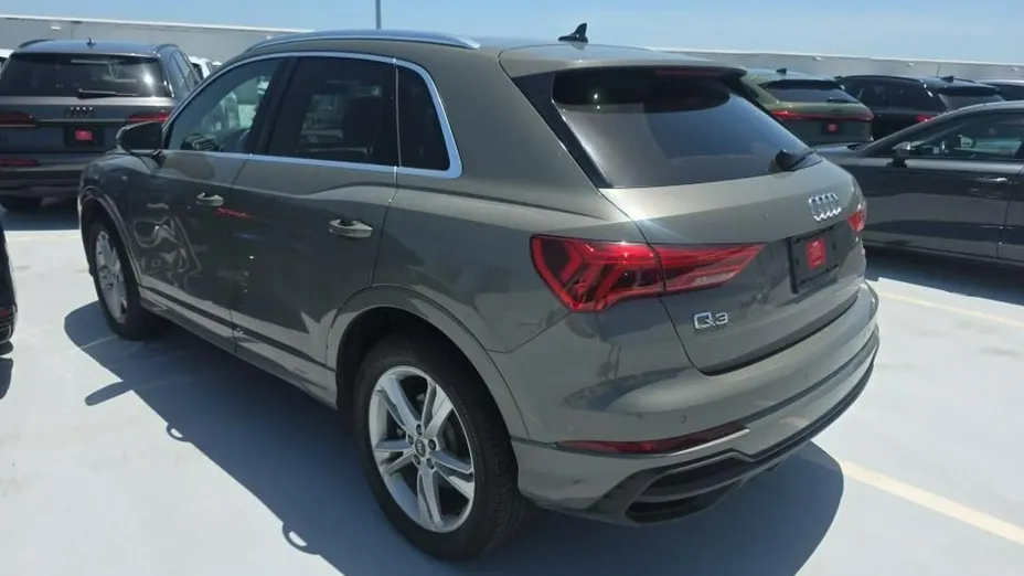 AUDI Q3 -
