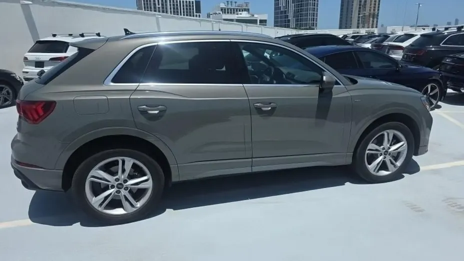 AUDI Q3 -
