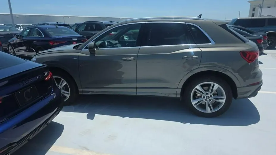AUDI Q3 -