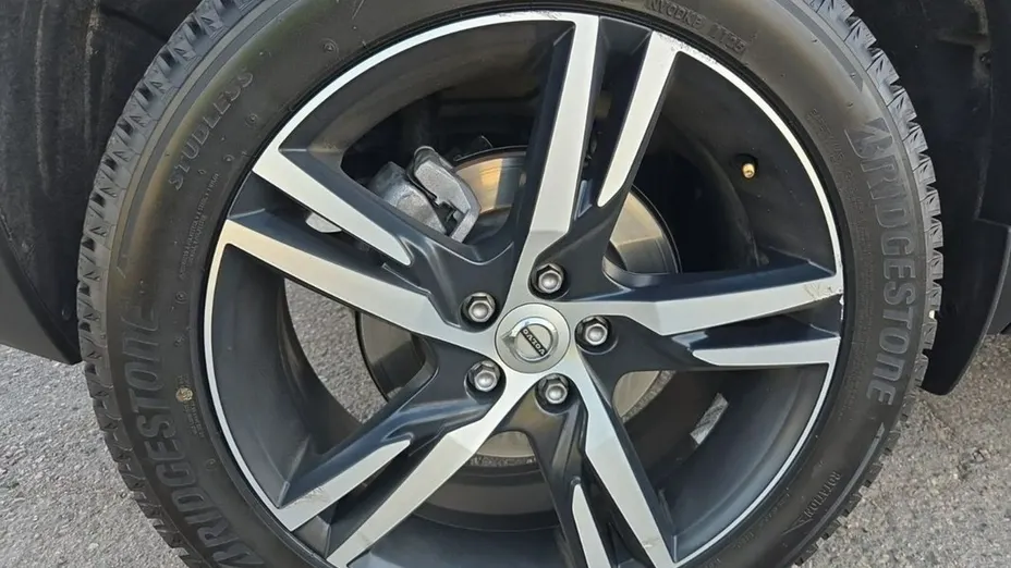 VOLVO XC40 -