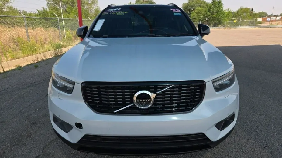 VOLVO XC40 -