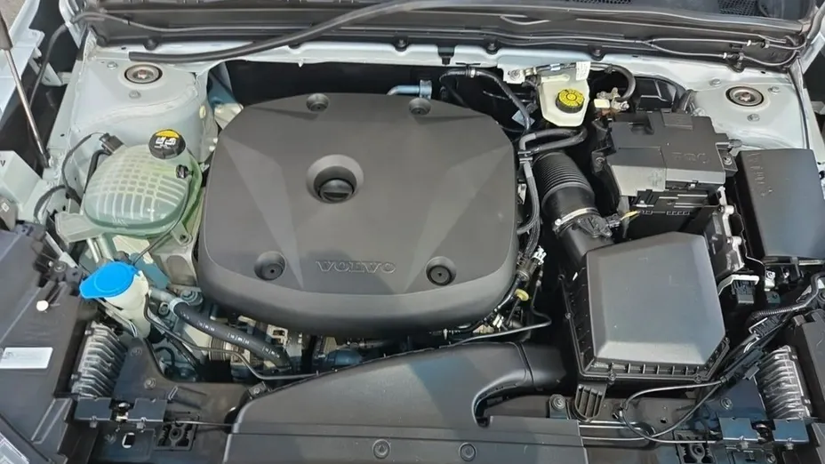 VOLVO XC40 -