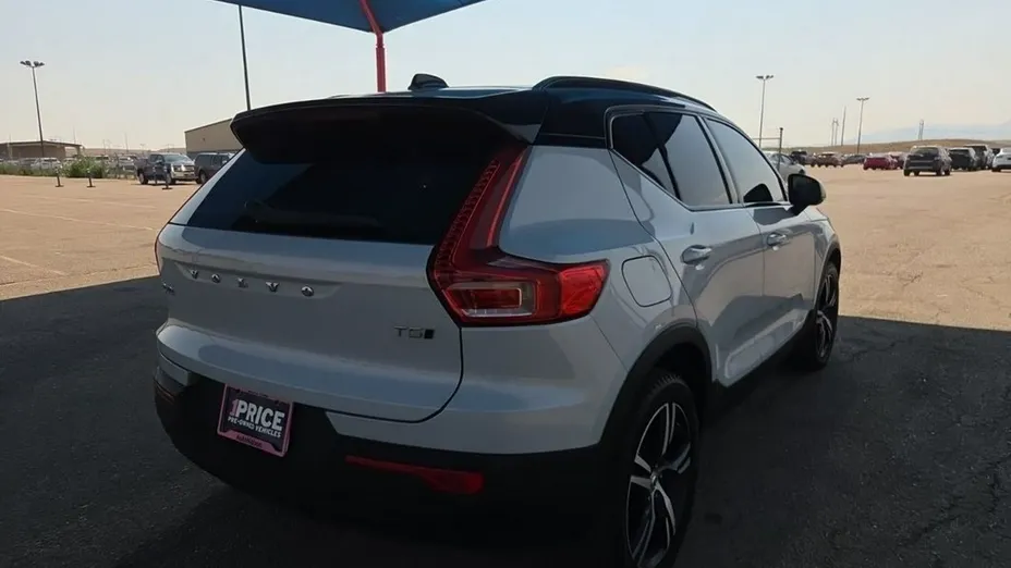 VOLVO XC40 -