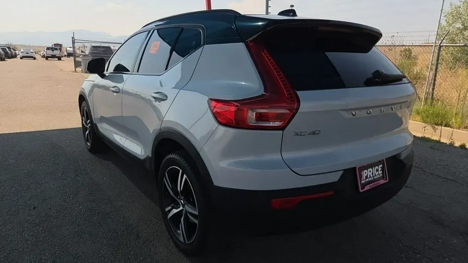 VOLVO XC40 -