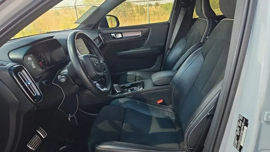 VOLVO XC40 -