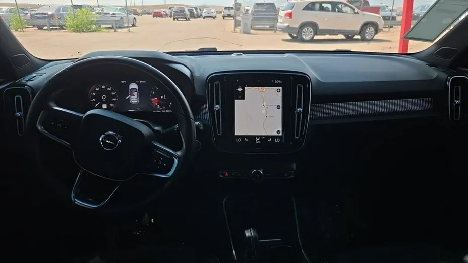 VOLVO XC40 -