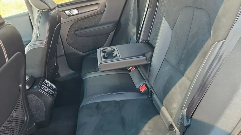 VOLVO XC40 -