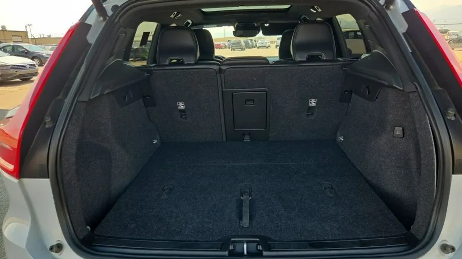 VOLVO XC40 -