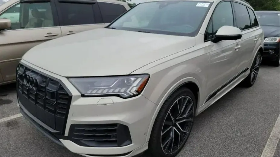 AUDI Q7 -