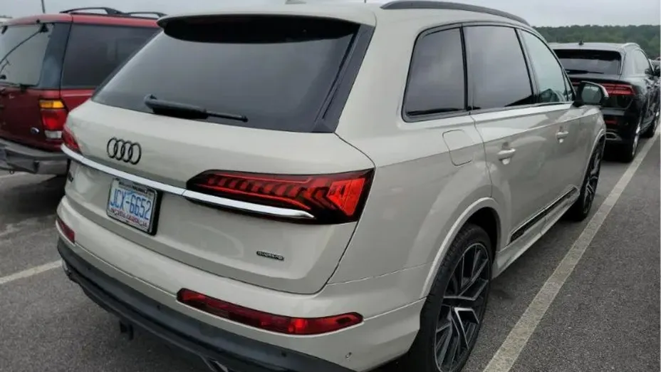 AUDI Q7 -