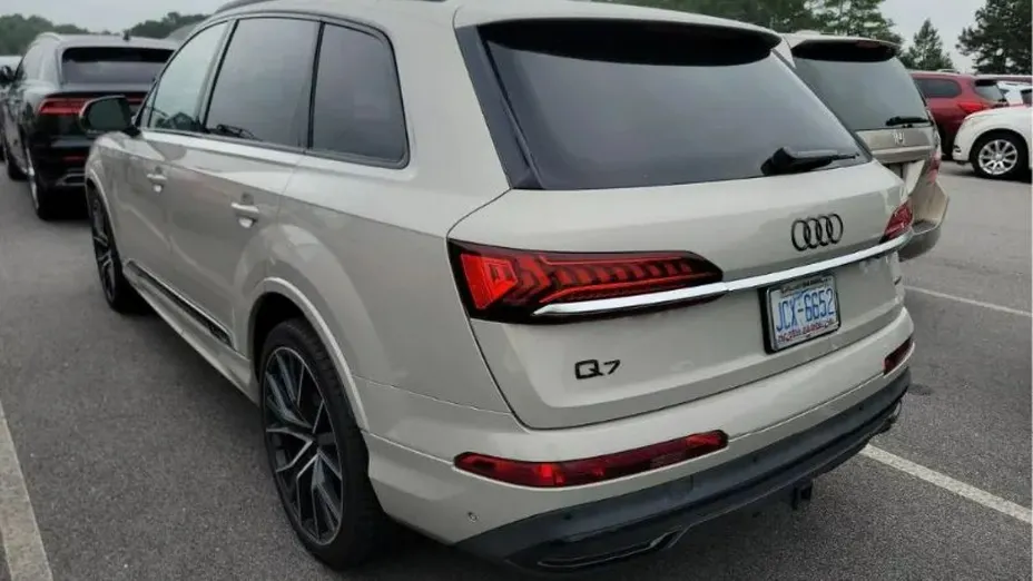 AUDI Q7 -