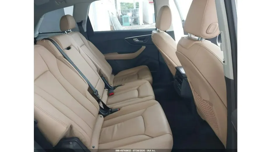 AUDI Q7 -