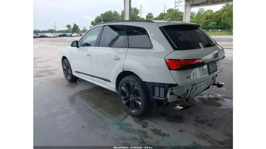 AUDI Q7 -