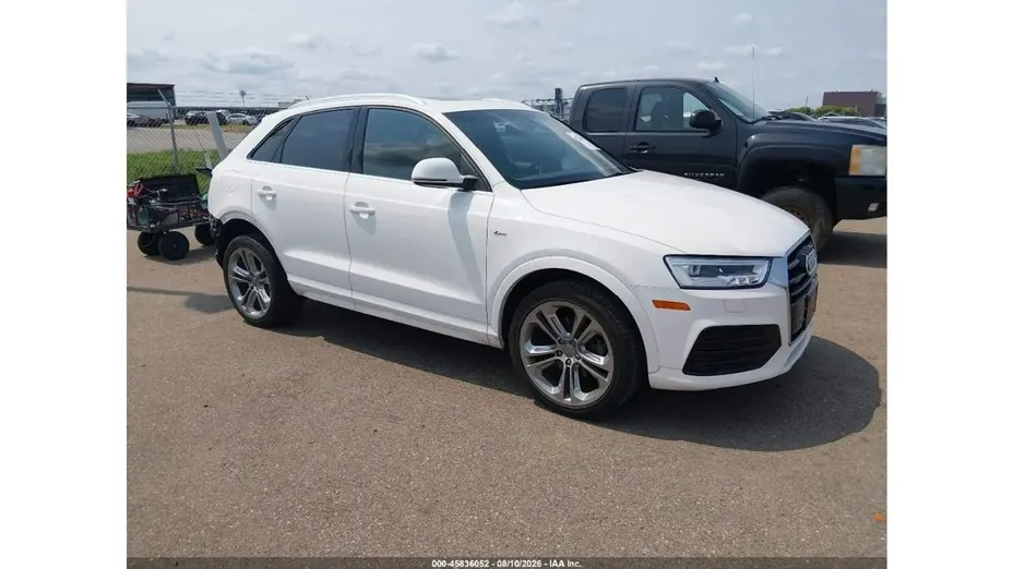 AUDI Q3 -